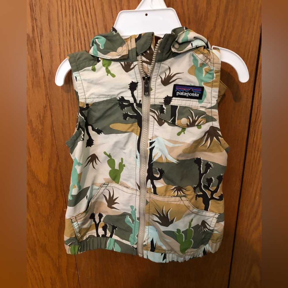 Patagonia vest 6-12 months